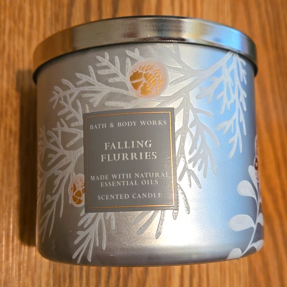 Falling Flurries 3-Wick Candle